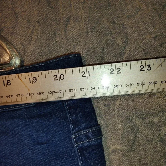 Women's  Blue Denim 5 Pocket Capri Jeans Size 5X - Picture 5 of 9